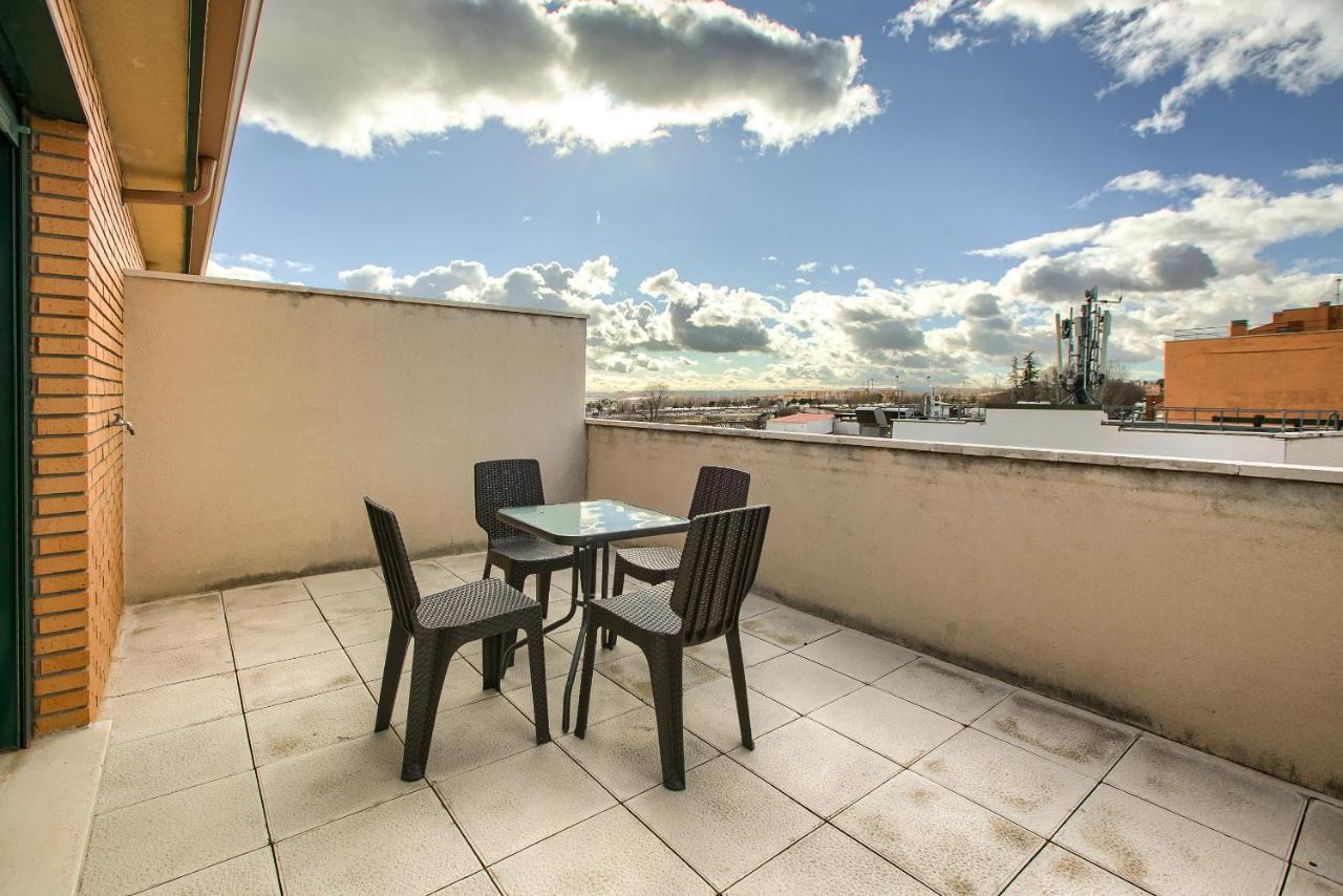 Apartamentos Barajas Madrid Buitenkant foto