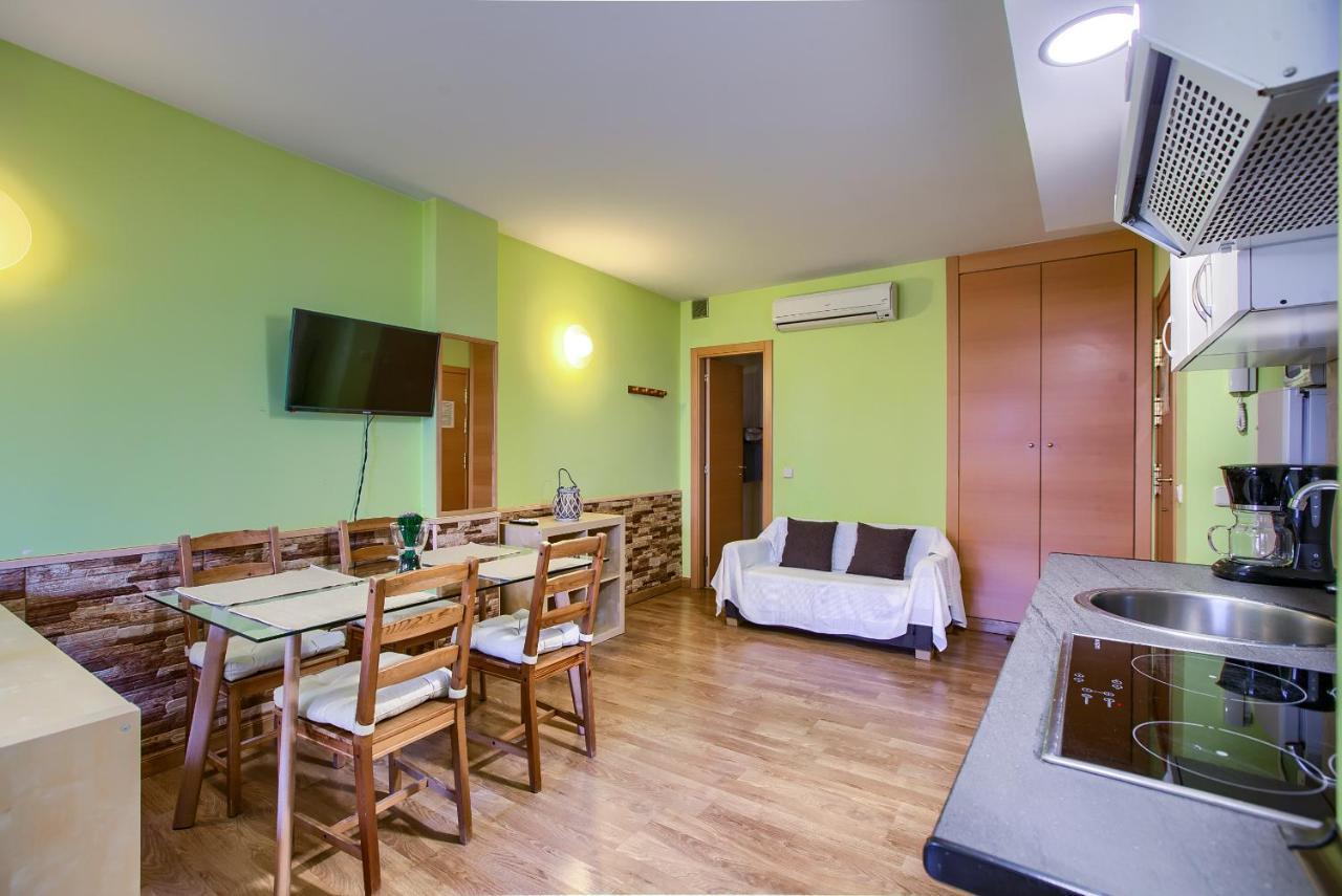 Apartamentos Barajas Madrid Buitenkant foto